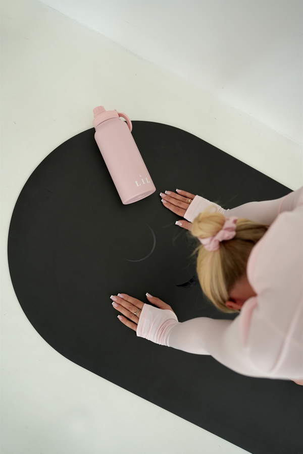 BLACK MOON CRYSTAL OVAL MAT NATURAL RUBBER